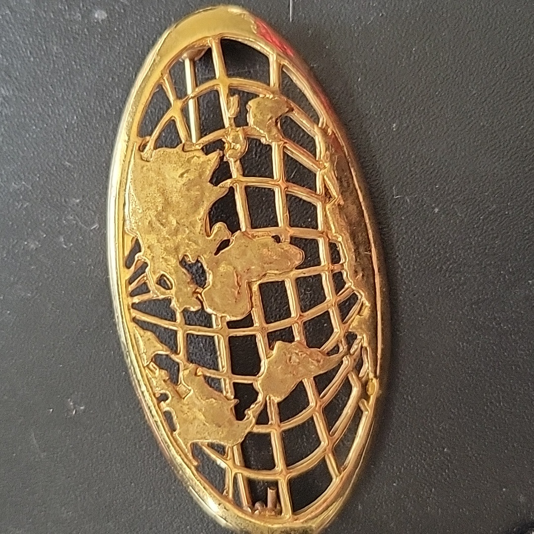 Vintage Gold Tone Jj Globe Brooch 15$